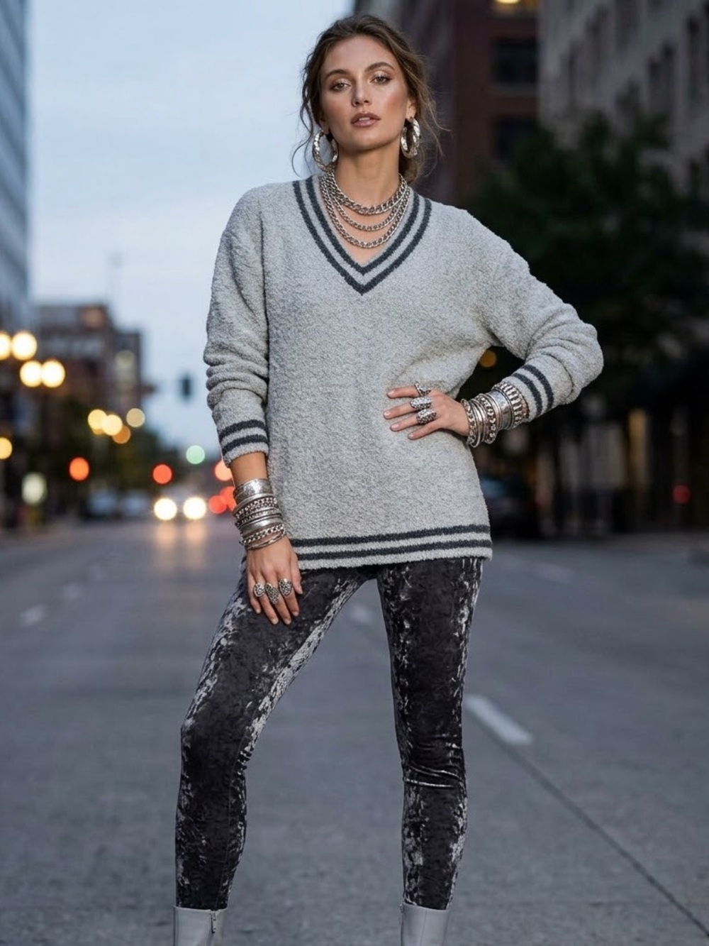 Old Navy Women’s Light Gray V-Neck Sweater with Dark Gray Stripe Accents